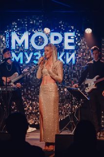 Yulianna Karaulova feet photo thumbnail