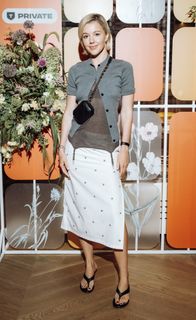 Yulianna Karaulova feet photo thumbnail