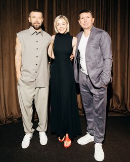 Yulianna Karaulova feet photo thumbnail