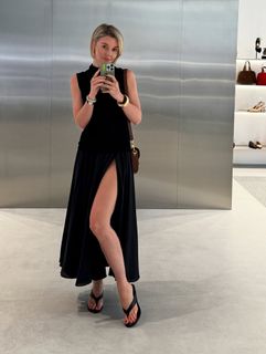 Yulianna Karaulova feet photo thumbnail