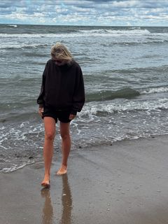 Yulianna Karaulova feet photo thumbnail