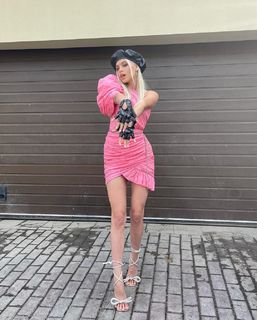 Yuliya Gavrilina feet photo thumbnail