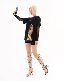 Yuliya Gavrilina feet photo thumbnail