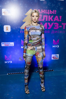 Yuliya Gavrilina feet photo thumbnail