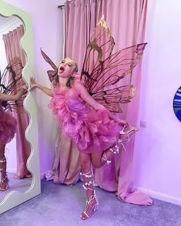 Yuliya Gavrilina feet photo thumbnail