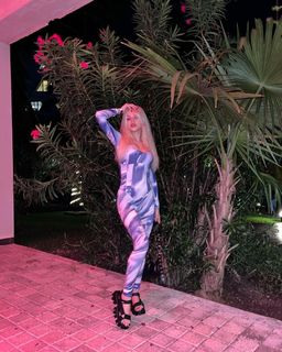 Yuliya Gavrilina feet photo thumbnail