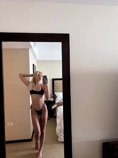 Yuliya Gavrilina feet photo thumbnail