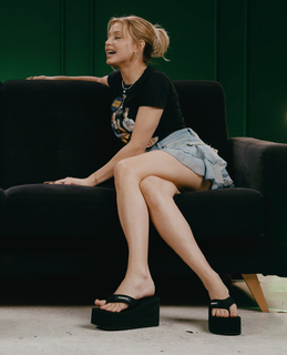 Yuliya Gavrilina feet photo thumbnail