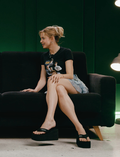 Yuliya Gavrilina feet photo thumbnail