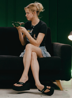 Yuliya Gavrilina feet photo thumbnail