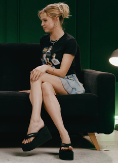 Yuliya Gavrilina feet photo thumbnail