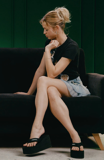 Yuliya Gavrilina feet photo thumbnail