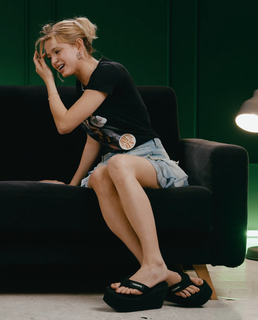 Yuliya Gavrilina feet photo thumbnail