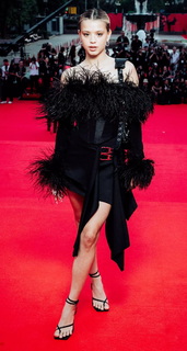 Yuliya Gavrilina feet photo thumbnail