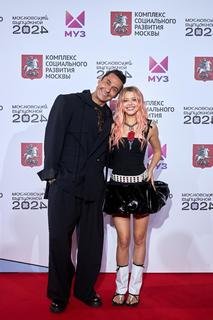 Yuliya Gavrilina feet photo thumbnail