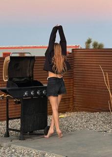 Yuliya Gavrilina feet photo thumbnail