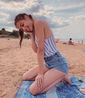 Yuliya Gavrilina feet photo thumbnail