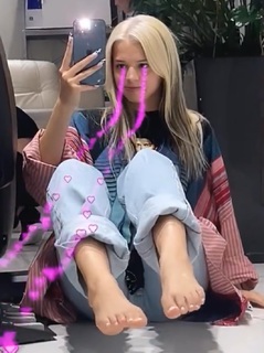 Yuliya Gavrilina feet photo thumbnail