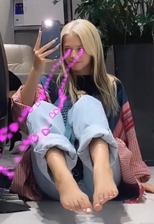 Yuliya Gavrilina feet photo thumbnail