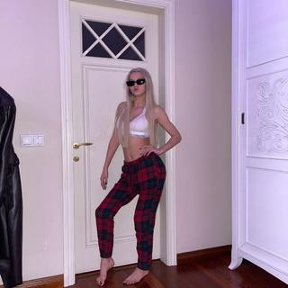 Yuliya Gavrilina feet photo thumbnail