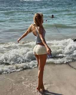 Yuliya Gavrilina feet photo thumbnail