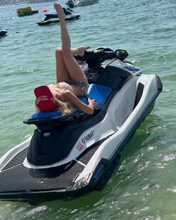 Yuliya Gavrilina feet photo thumbnail