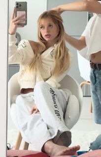 Yuliya Gavrilina feet photo thumbnail