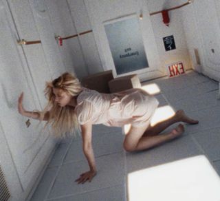 Yuliya Gavrilina feet photo thumbnail