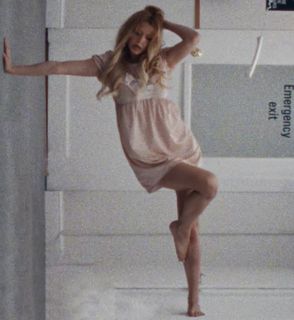 Yuliya Gavrilina feet photo thumbnail