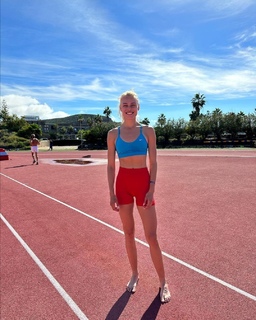 Yuliya Levchenko feet photo 2