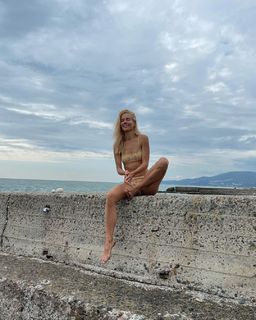 Yuliya Parshuta feet photo thumbnail