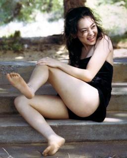 Yumi Adachi feet photo 3
