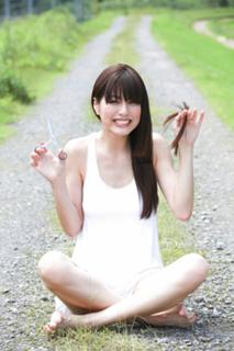 Yumi Sugimoto feet photo thumbnail