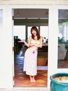 Yumi Sugimoto feet photo thumbnail