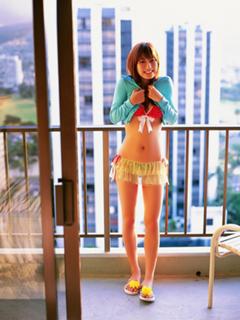 Yumi Sugimoto feet photo thumbnail