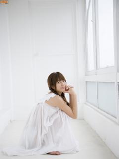 Yumi Sugimoto feet photo thumbnail