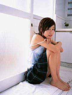 Yumi Sugimoto feet photo thumbnail