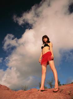 Yumi Sugimoto feet photo thumbnail