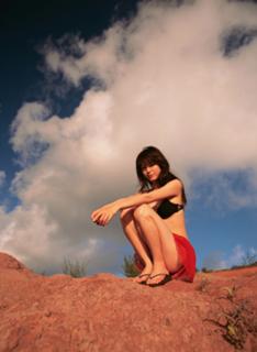 Yumi Sugimoto feet photo thumbnail