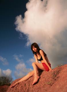 Yumi Sugimoto feet photo thumbnail