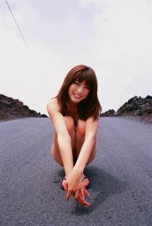 Yumi Sugimoto feet photo thumbnail
