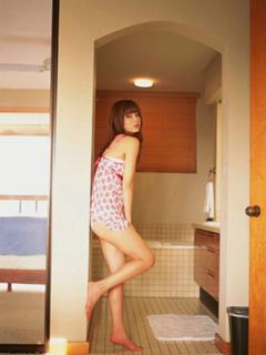 Yumi Sugimoto feet photo thumbnail