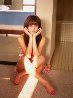 Yumi Sugimoto feet photo thumbnail