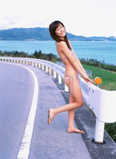 Yumi Sugimoto feet photo thumbnail