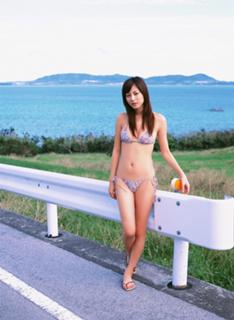Yumi Sugimoto feet photo thumbnail