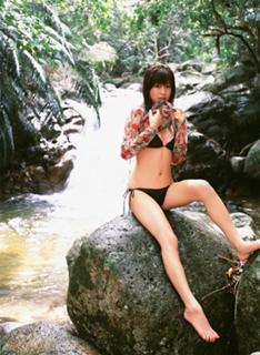 Yumi Sugimoto feet photo thumbnail