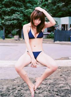 Yumi Sugimoto feet photo thumbnail