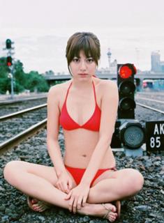 Yumi Sugimoto feet photo thumbnail