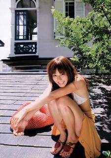 Yumi Sugimoto feet photo thumbnail