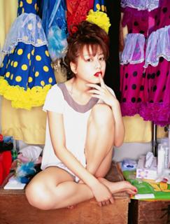 Yumi Sugimoto feet photo thumbnail